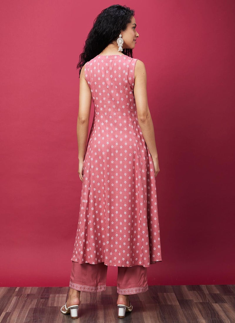 جلو باص طقم كورتا وبنطلون نسائي بطبعات عرقية من جلوبس - Image 4